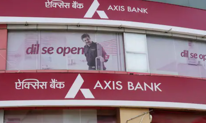  Axis Bank Hikes Service Charges For Savings And Salary Accounts-Axis Bank ఖాతాదారులకు ఝలక్#8230; సర్వీస్ ఛార్జీలపై మోత షురూ-General-Telugu-Telugu Tollywood Photo Image-TeluguStop.com