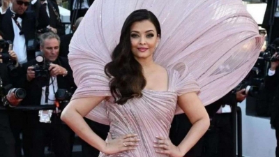  Aishwarya Rai's Modelling Bill From '92 Surfaces; She Was Paid Rs 1,500!-TeluguStop.com