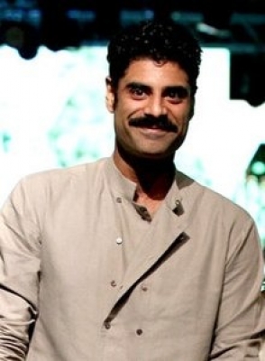  'consistency, Discipline Go Hand In Hand', Sikandar Kher Opens Up On Parents' Teachings-TeluguStop.com