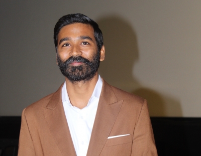 Dhanush Sends Legal Notice To Couple Who Claimed He Is Their Biological Son-TeluguStop.com