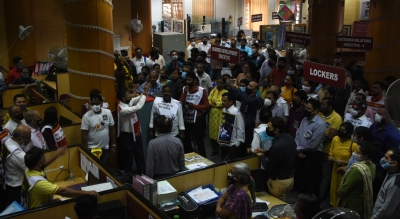  Discontent Brews Afresh In Banks, Strikes In May-end-TeluguStop.com