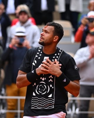  French Open: Jo-wilfried Tsonga Bids Tearful Farewell To Tennis After First Round Defeat-TeluguStop.com