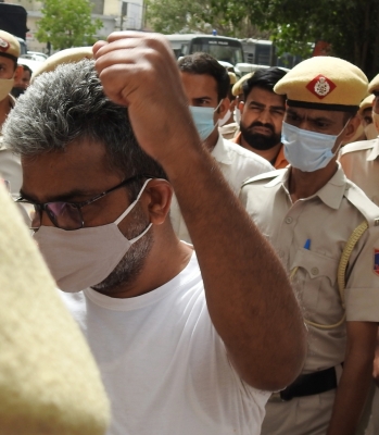  Gyanvapi Row: Court Grants Bail To Du Prof Arrested For Derogatory Post-TeluguStop.com