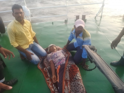  Injured Fisherman Rescued From Porbandar Sea-TeluguStop.com