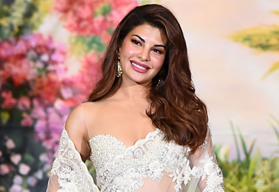  Jacqueline Steps In To Help Bollywood Photog In Distress-TeluguStop.com