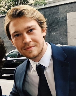  Joe Alwyn Shares His Experience Of Working With The Phenomenal Director Lenny Abrahamson-TeluguStop.com