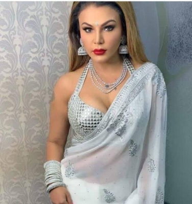  Rakhi Sawant's Boyfriend Adil Wants Her To Be 'more Covered'-TeluguStop.com