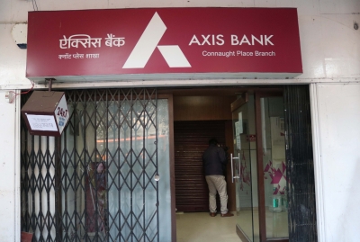  Sacked Fund Manager Slaps Legal Notice On Axis Mf-TeluguStop.com