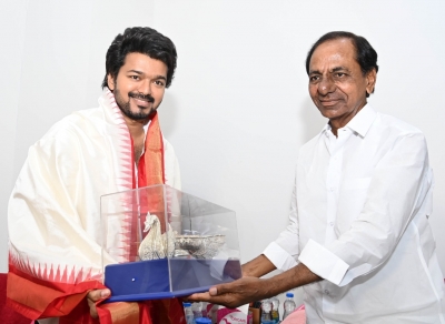  Tamil Actor Vijay Meets KCR In Hyderabad-Latest News English-Telugu Tollywood Photo Image-TeluguStop.com