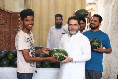 'tarbooz Politics' In Pak: Politician Distributes Watermelons With His Name Carved On Them-TeluguStop.com