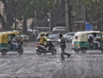  Thunderstorm, Rains Bring Down Temperature In Delhi By 11 Notches-TeluguStop.com