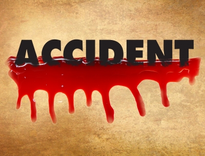  Truck Accident In Andhra Offers Tipplers Rare Chance!-TeluguStop.com