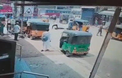  Woman Stabbed By Stalker On Busy Road In Hyderabad-TeluguStop.com