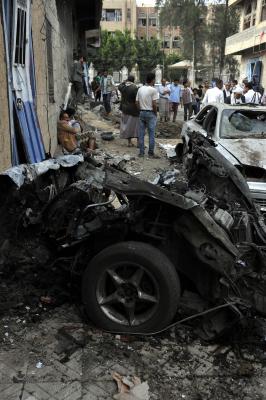  Yemeni Military Official Survives Car Bombing-TeluguStop.com