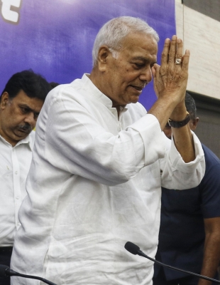  Aimim Declares Support To Yashwant Sinha-TeluguStop.com