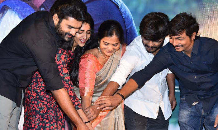 Telugu Gopinath Reddy, Kiran Abbavaram, Praveena Reddy, Sammathame-Movie Telugu Gopinath Reddy, Kiran Abbavaram, Praveena Reddy, Sammathame-Movie