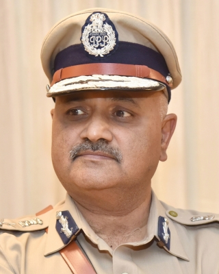  K'taka Top Cop Says Unless It Is An Offence Police Can't Stop Vehicle Riders In B'luru-TeluguStop.com