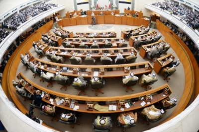  Kuwaiti Crown Prince Dissolves Parliament-TeluguStop.com