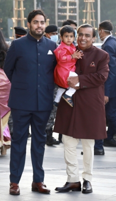  Mukesh Ambani Steps Down From Reliance Jio, Son Akash Named Chairman-TeluguStop.com