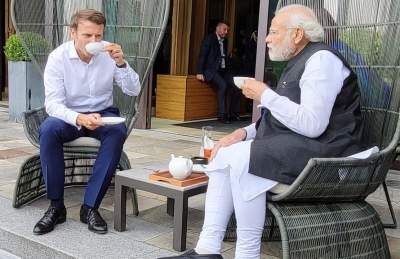  Pm Modi, French President Macron's 'chai Pe Charcha' At G7 Sidelines-TeluguStop.com