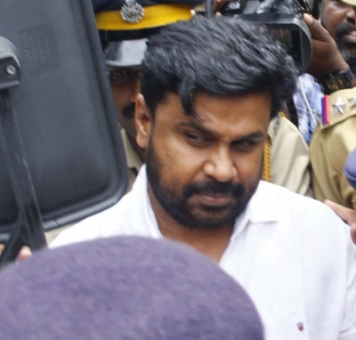  Relief For Actor Dileep As Trial Court Rejects Plea To Cancel His Bail-TeluguStop.com