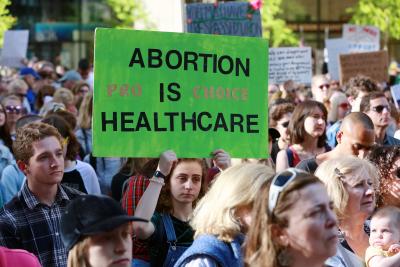  Us Abortion Clinics Begin To Close After Sc Overturns Roe V. Wade-TeluguStop.com