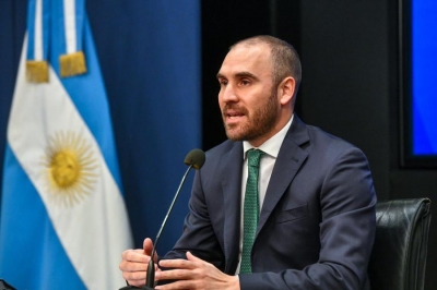  Argentine Economy Minister Resigns-TeluguStop.com
