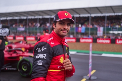  Formula 1: Sainz Pips Verstappen To Take Maiden Pole In Wet British Gp-TeluguStop.com