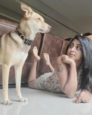  Show A Pet Love And They Will Love You Back A Hundred Fold, Says Kaniha-TeluguStop.com
