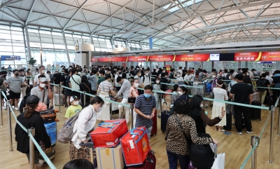  Travellers Land In Airport Chaos Across The World-Human Interest/Society-Telugu Tollywood Photo Image-TeluguStop.com
