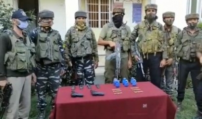  2 Hybrid Terrorists Arrested In J&k's Handwara-TeluguStop.com