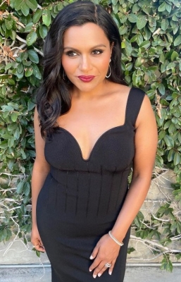  Mindy Kaling Not Bothered By Speculation About Her Kids' Paternity-TeluguStop.com