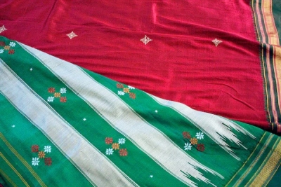  Tn Govt Yet To Place Orders For Pongal Sarees, Dhotis; Powerloom Workers Threaten Stir-TeluguStop.com