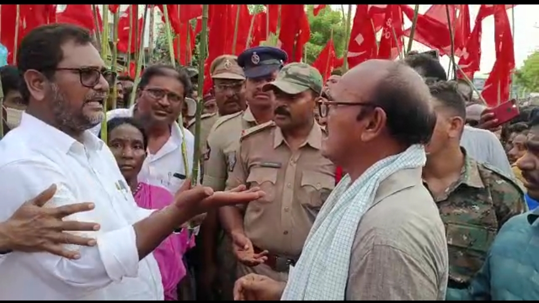  clash between police and leaders in rythu kooli sangam rally - Telugu Indian Farmers, Railway
