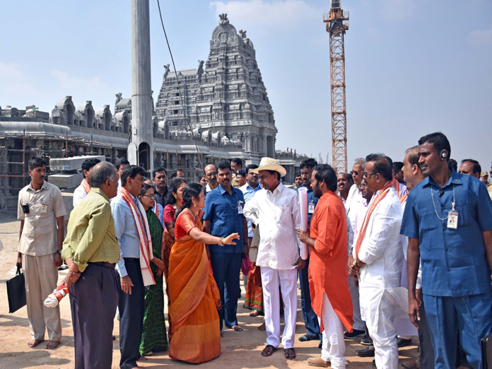  Cm Kcr Visits Temples-TeluguStop.com
