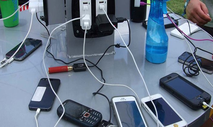  Be Careful While Charging Your Phone In Public Places Details, Phone, Chargring,-TeluguStop.com