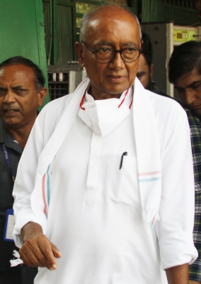  Digvijaya Opts Out Of Cong Prez Poll Race, To Be Proposer For Kharge-TeluguStop.com