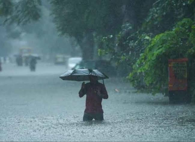  Heavy Rain With Thunder For Another Three Hours-TeluguStop.com