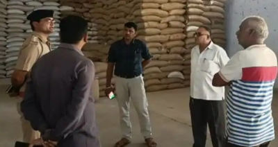  Mdm And Pds Goods Stolen Edible Oil, Tur Dal For Mid-day Meal & Pds Stolen From Guj Govt Godown-TeluguStop.com
