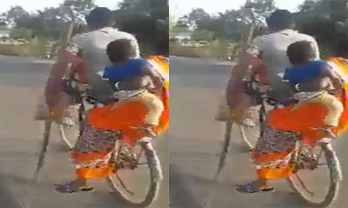  Physically Handicapped Man Riding Bicycle With Family At Back Video Viral Detail-TeluguStop.com