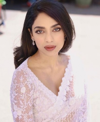  Sobhita Dhulipala Wraps Up Her Parts In 'the Night Manager'-TeluguStop.com