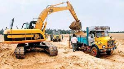  Two Groups Clash Over Sand Mining In Patna, Four Killed-TeluguStop.com