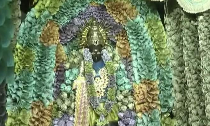  Mandalapur Ammavaru Temple Decorated With New Notes Of More Than 4 Crore Rupees,-TeluguStop.com