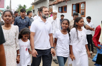  Amid Heavy Drizzle, Rahul Addresses Public Meet In Mysuru-Latest News English-Te-TeluguStop.com