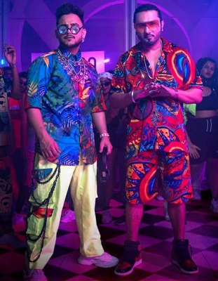  Honey Singh And Millind Gaba's 'paris Ka Trip' Is Peppy Number With Dhol Beats-TeluguStop.com