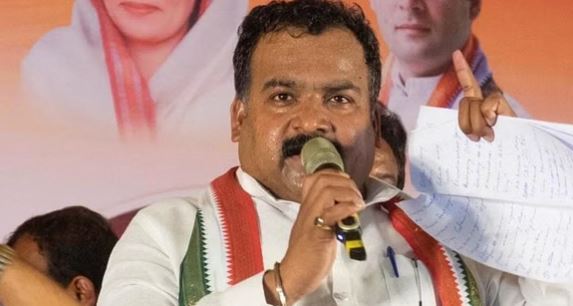  Congress Leader Satires On Trs Campaign In Munugodu-TeluguStop.com