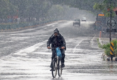  Rain To Lash B'luru, Yellow Alert In 8 K'taka Dists-TeluguStop.com