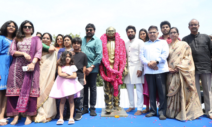 Telugu Allu Aravind, Allu Arjun, Allu Bobby, Allu, Allu Sirish, Chiranjeevi-Movi Telugu Allu Aravind, Allu Arjun, Allu Bobby, Allu, Allu Sirish, Chiranjeevi-Movi