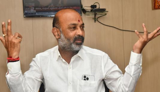  Bandi Sanjay Satires On Trs Regarding It Attacks-TeluguStop.com
