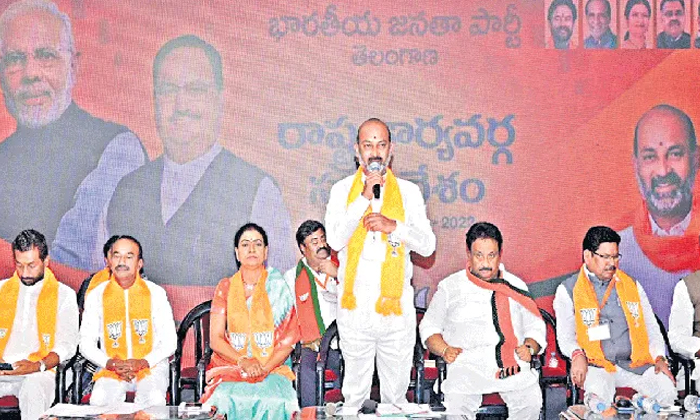 Bjp Leaders Not Happy With Bandi Sanjay Ready To Resign Details, BJP, TRS, Revan-TeluguStop.com